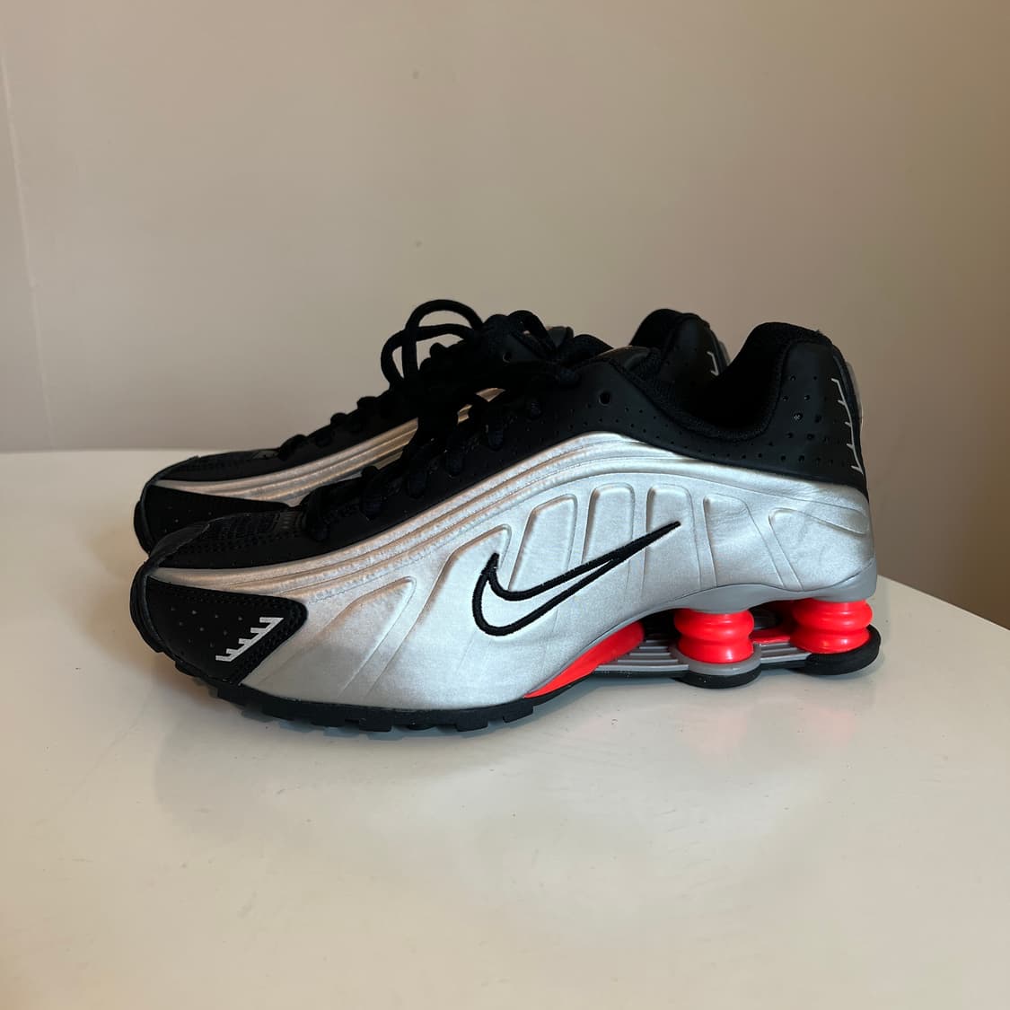 나이키 샥스 R4 메탈릭 실버 레드 상품이미지2
