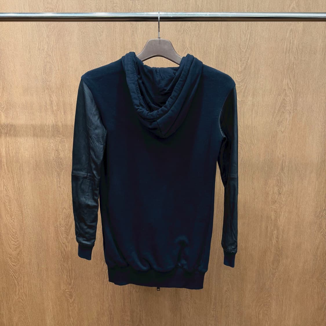 디젤 코튼 후드 집업 레더 슬리브 배색 디테일 로고 장식 디테일 네이비 상품이미지3