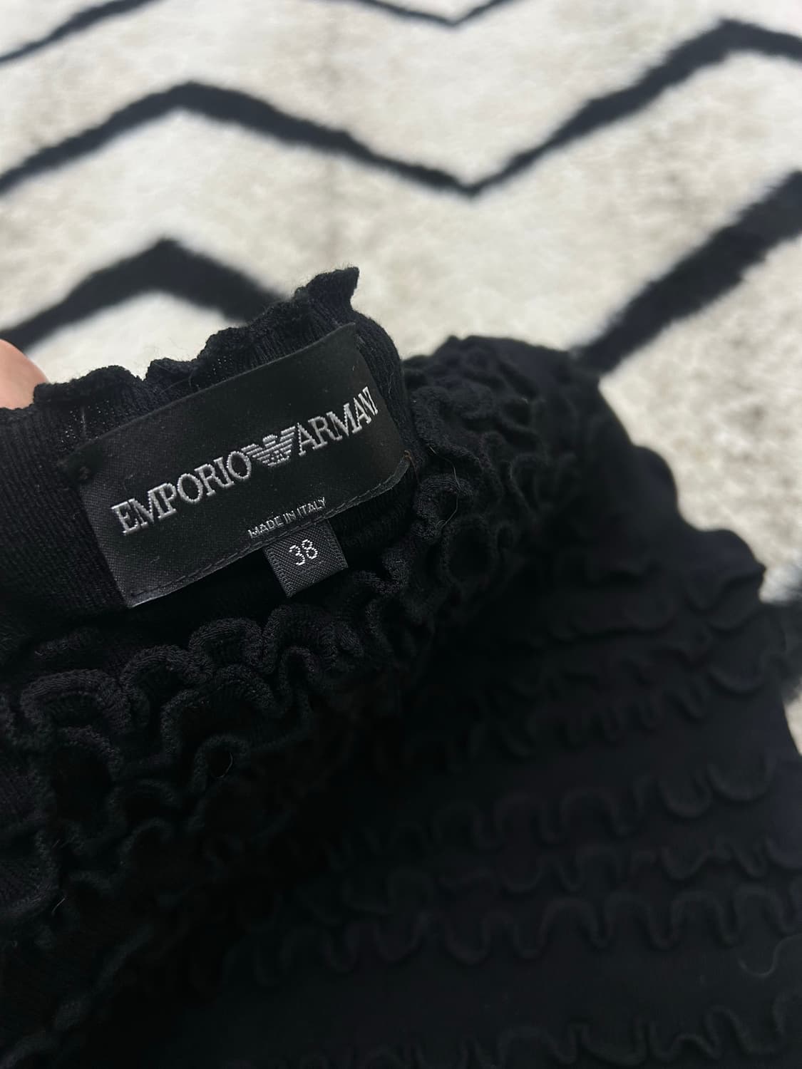 [38]엠포리오 아르마니 러플 슬리브리스/블랙 상품이미지4