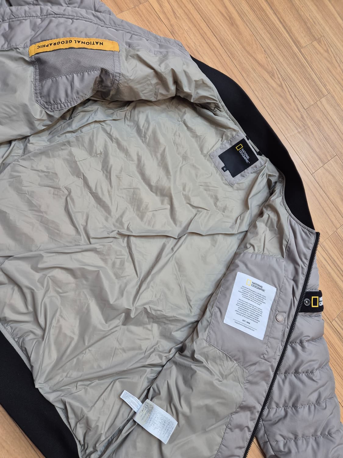 내셔널지오그래픽 경량 패딩 점퍼 XL사이즈 판매합니다. 색상은 OAK B 상품이미지3