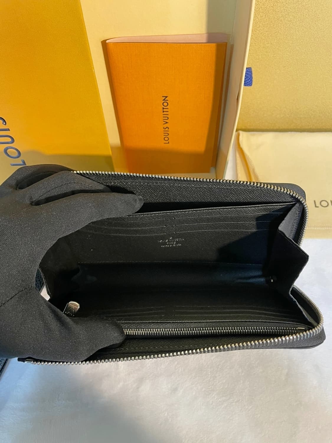 루이비통 지피 드라곤느 장지갑 상품이미지3