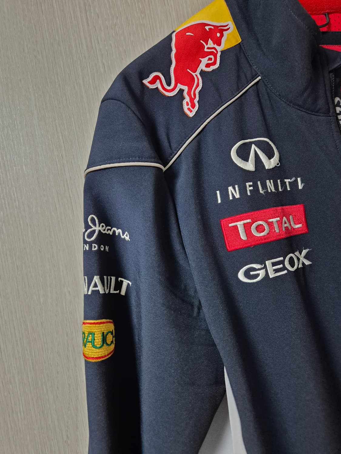 페페진스 레드불 레이싱 팀 자켓 
져지 집업 M  상품이미지3