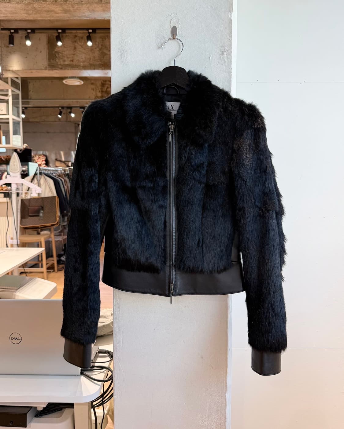 아르마니 익스체인지 블랙 레더 앤 래빗 퍼 자켓 상품이미지2