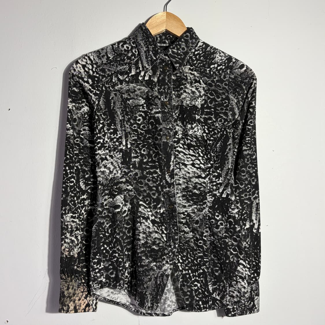 디젤 빈티지 애니멀 패턴 블랙 & 그레이 셔츠 (무료배송) 상품이미지1