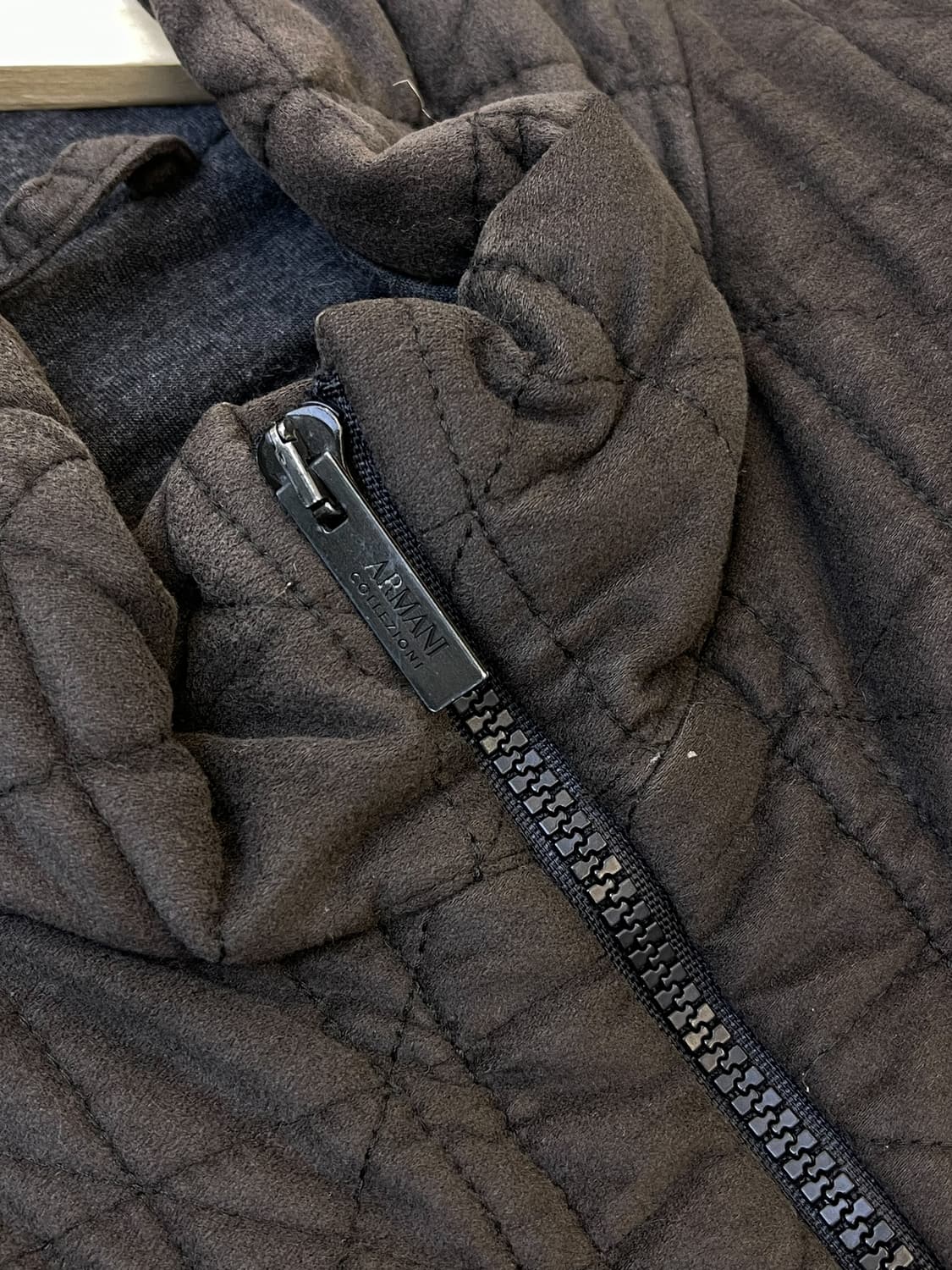 아르마니 꼴레지오니 투포켓 퀼티드 스티치 자켓 상품이미지4