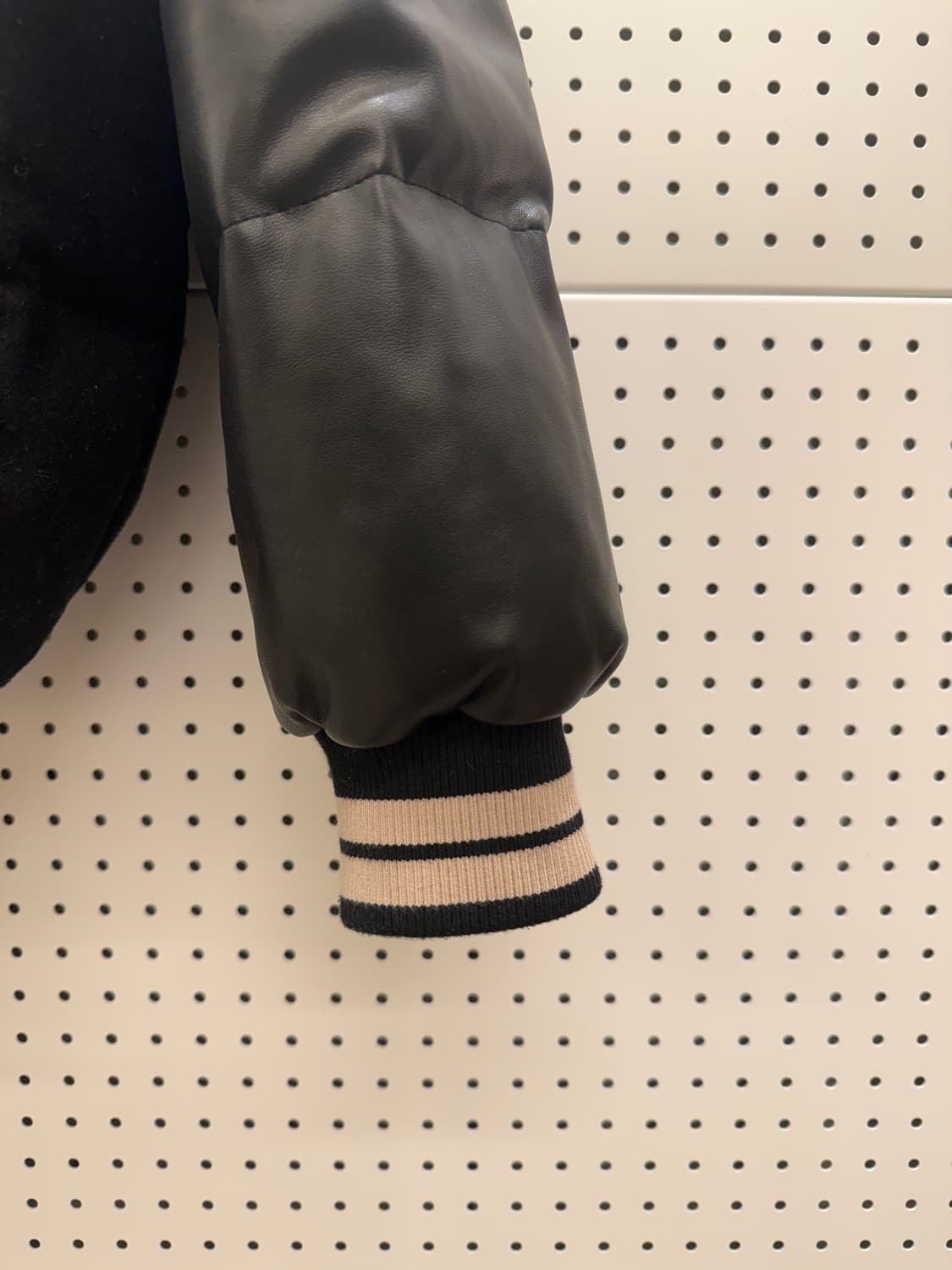 마뗑킴 빅로고 레더 다운 패딩 U309 상품이미지4