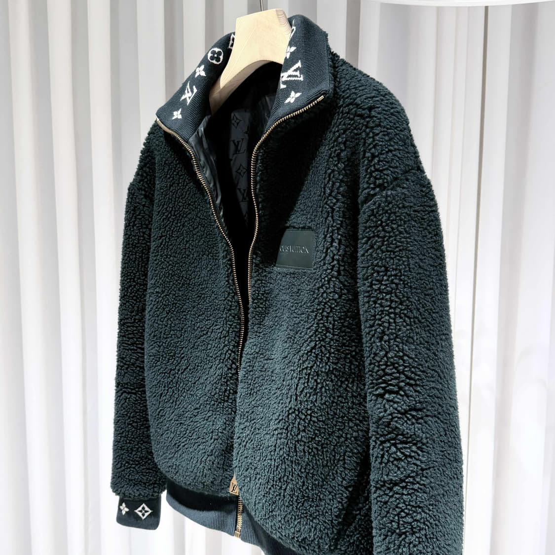 S / 루이비통 모노그램 레더패치 신상 그린 후리스 /26년 구매 상품이미지6