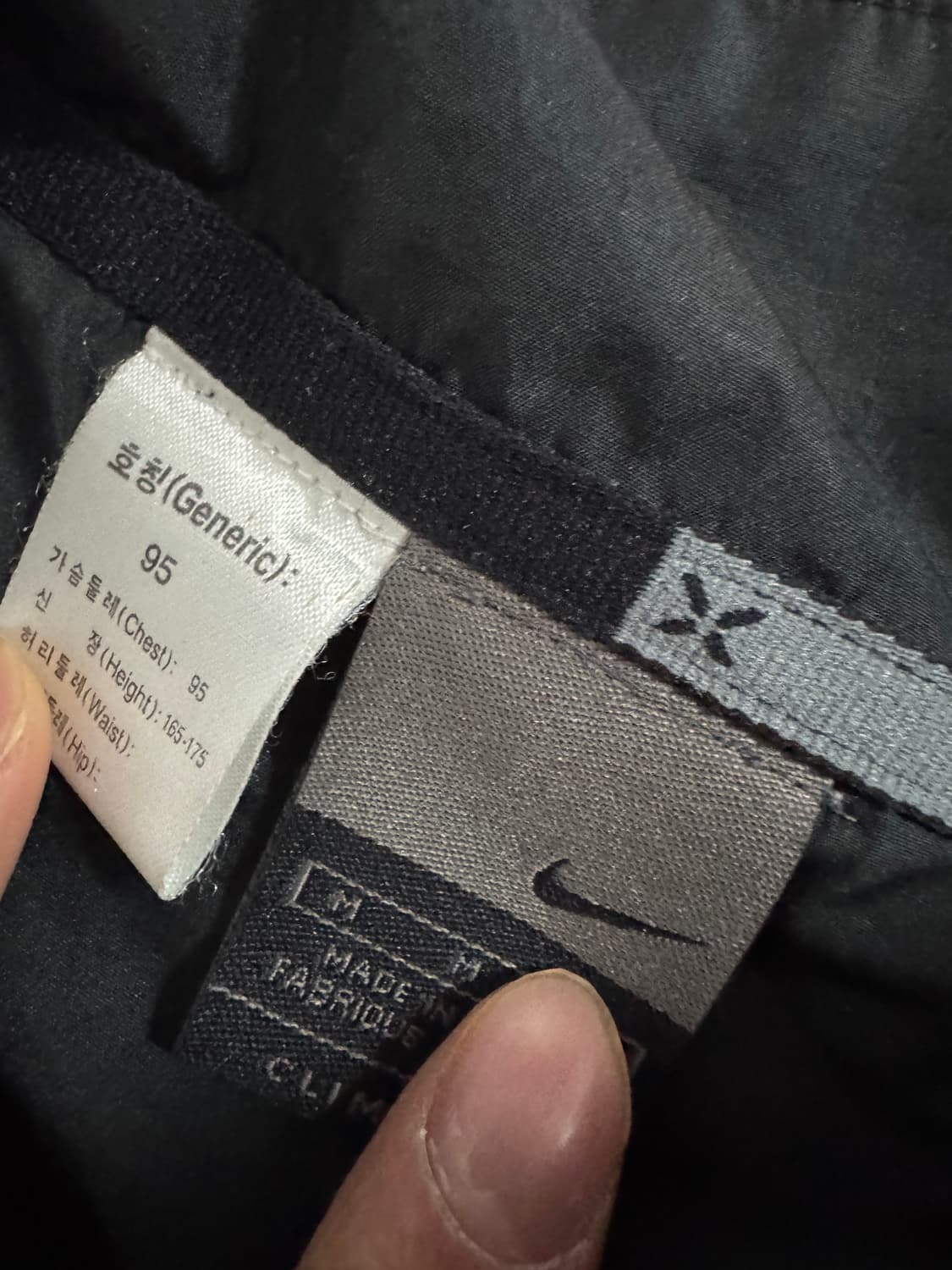 나이키 올드스쿨 크로스 라인 스우시 바람막이 블랙 상품이미지3