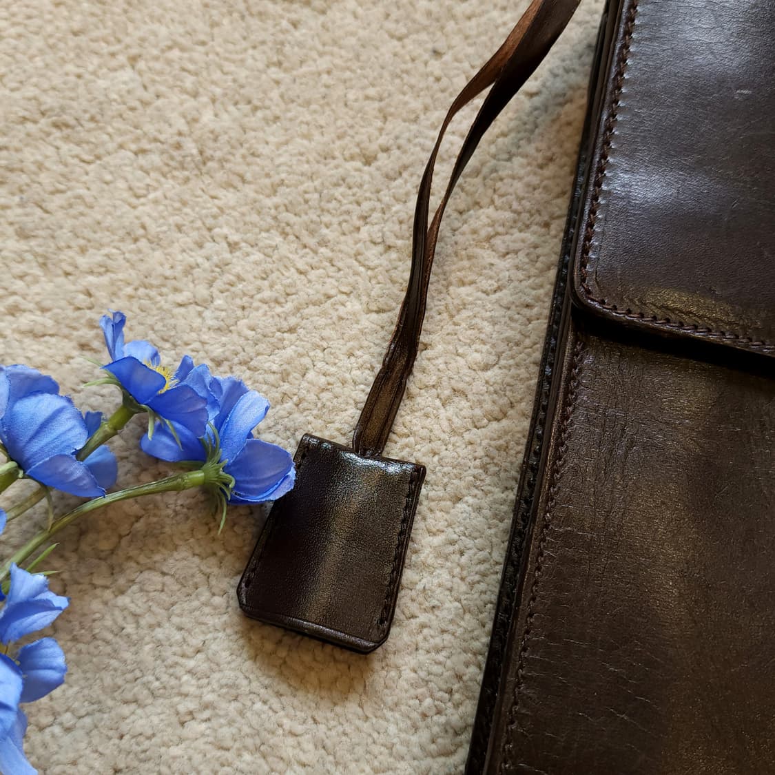 90s 트루사르디 가죽 클러치백 다크브라운 헤비레더 메탈 버클 상품이미지4