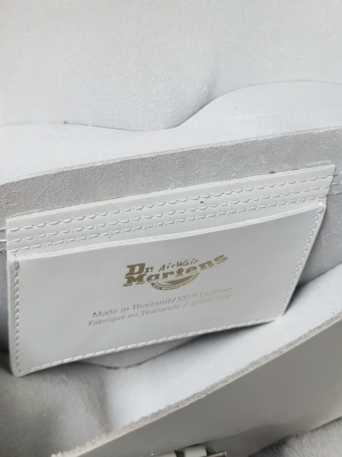 닥터마틴 화이트 하트 가방 상품이미지2