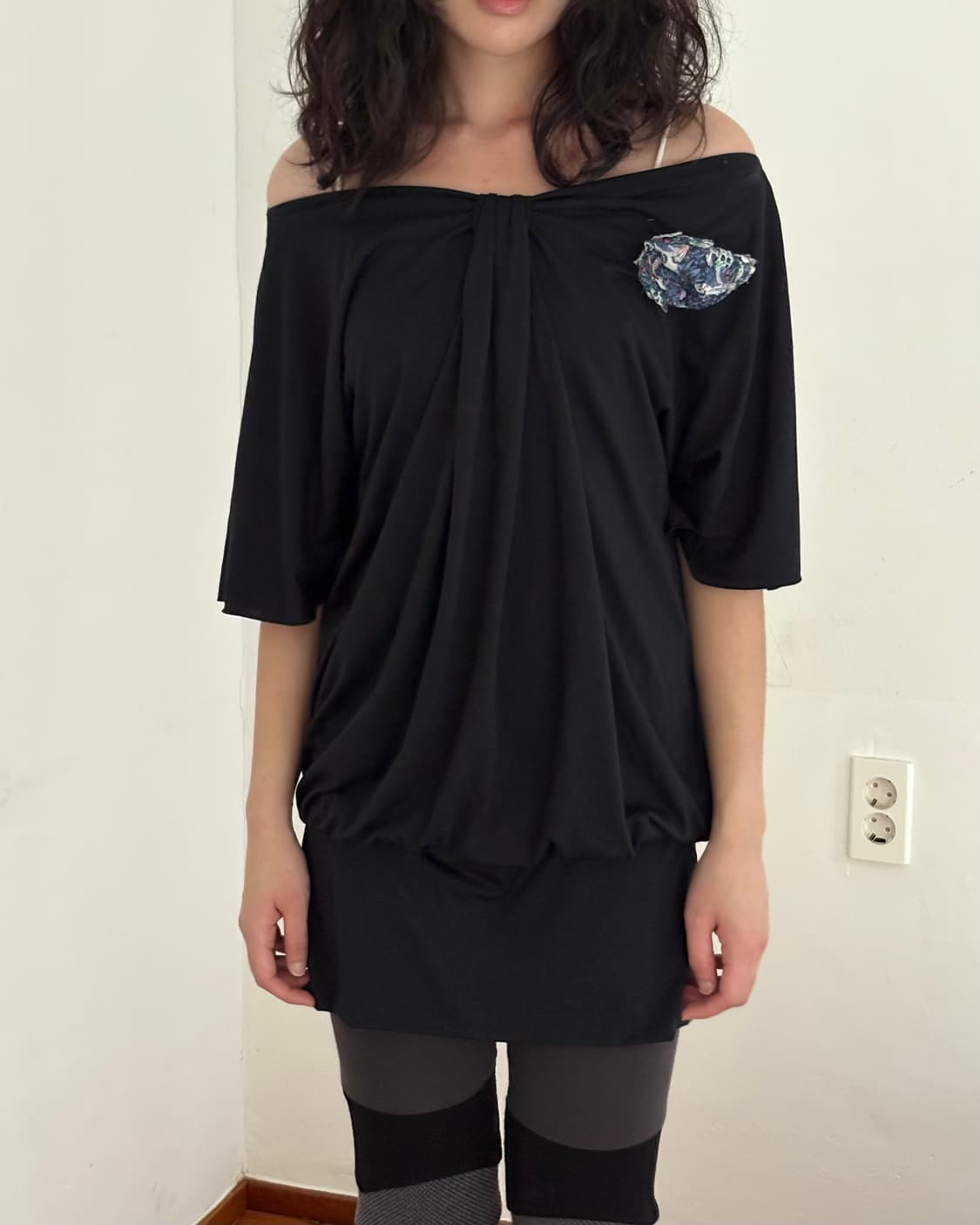 오프숄더 블랙 미니 드레스 상품이미지3