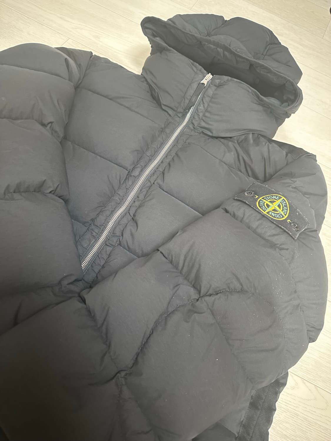 스톤아일랜드 심리스 패딩 m사이즈 상품이미지3