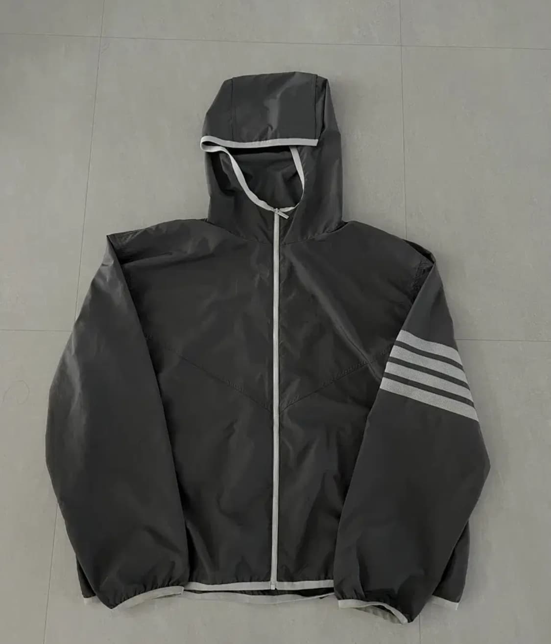 톰브라운 바람막이 상품이미지1