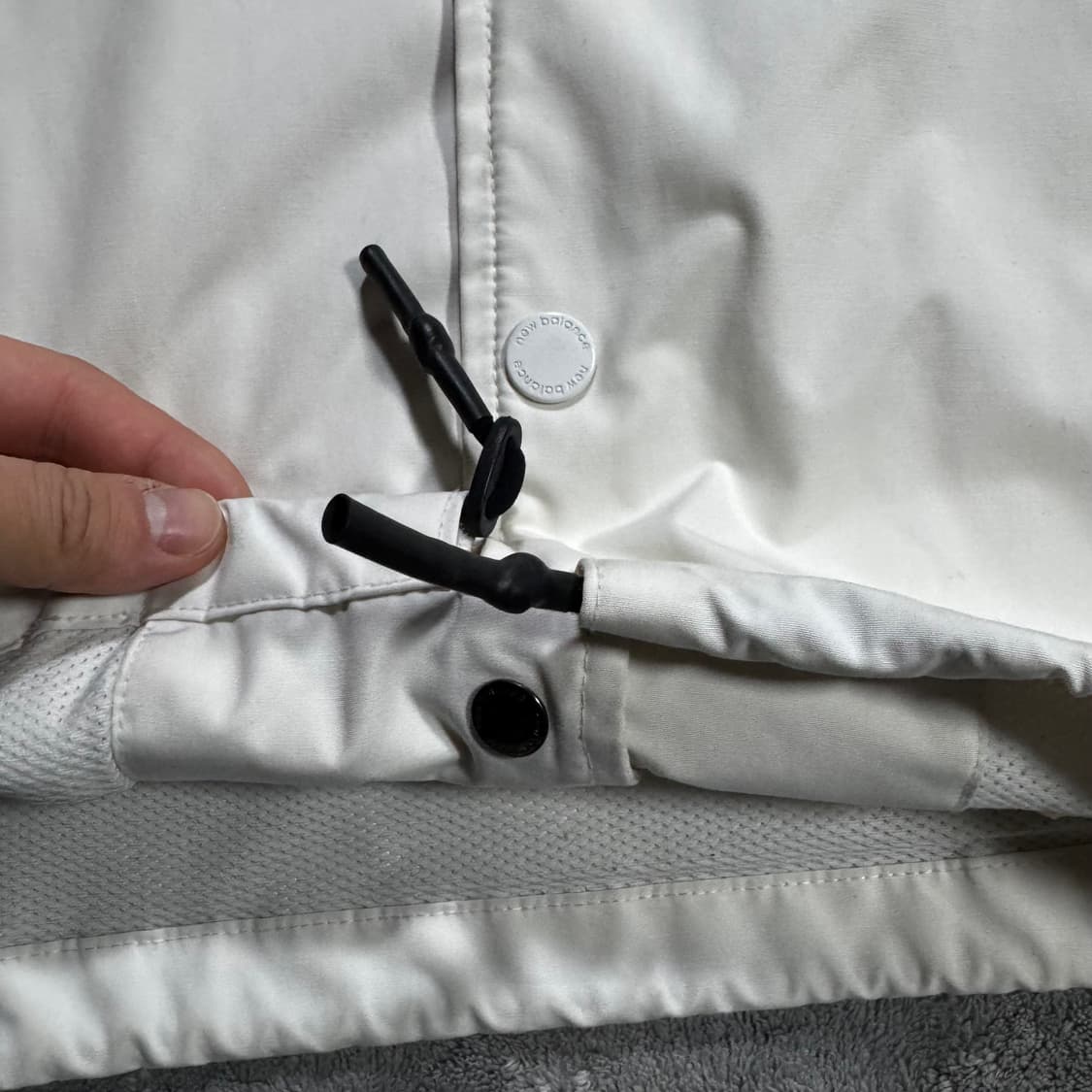 뉴발란스 후드 탈착 화이트 코치자켓  상품이미지4