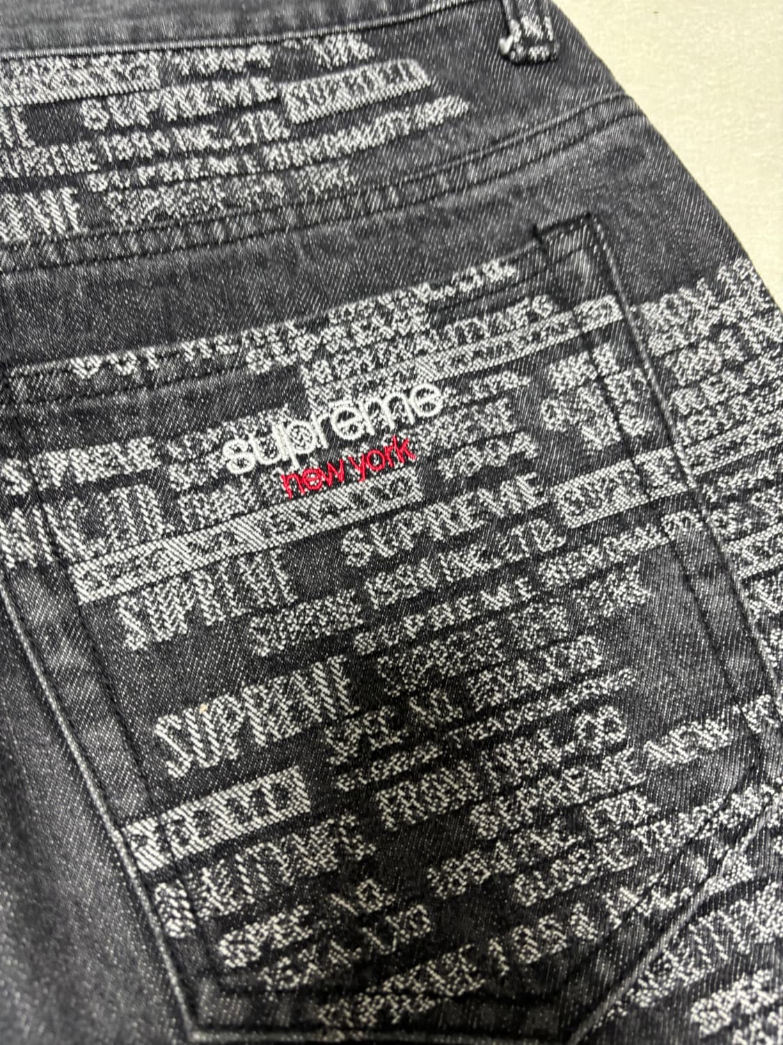 슈프림 트레이드마크 자카드 배기 진 워시드 블랙 34 상품이미지4