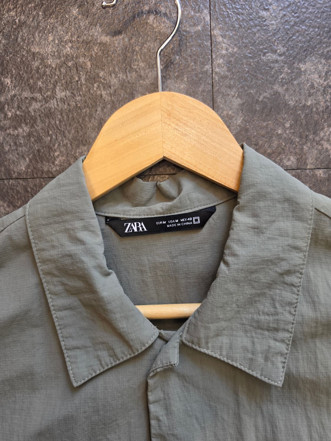 자라[ZARA] 카키 반팔 셔츠 - M 상품이미지2