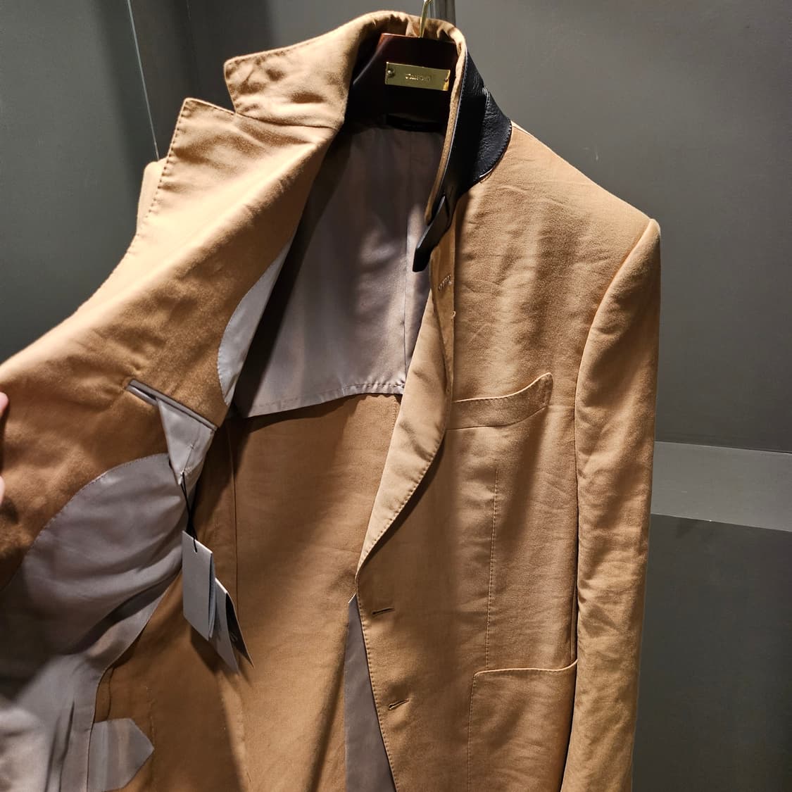 톰포드 레더 트리밍 아티쿠스 헤링턴 블레이저 상품이미지5