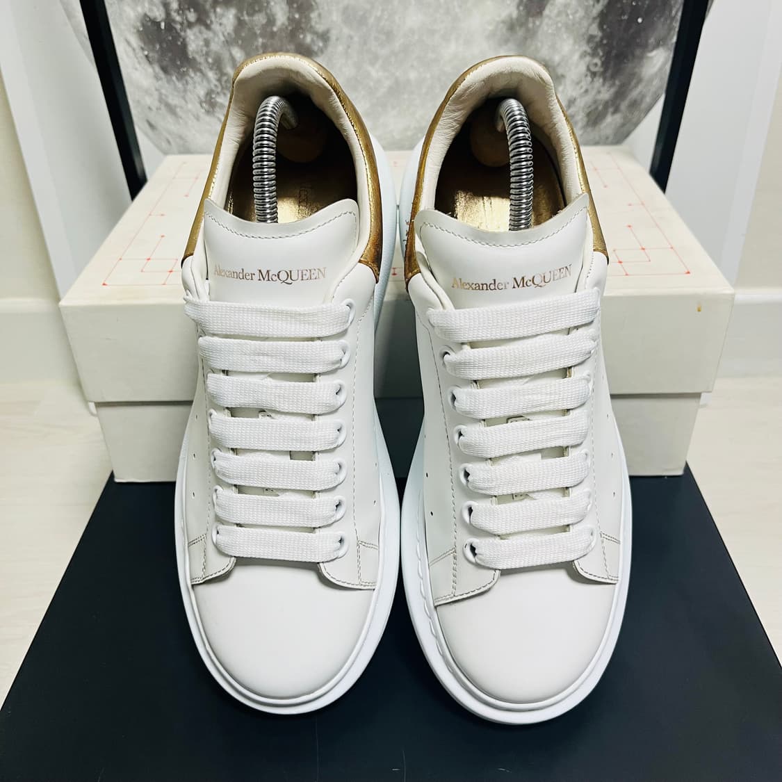 정품 41) 알렉산더 맥퀸 골드 오버솔 스니커즈 265~270 상품이미지3