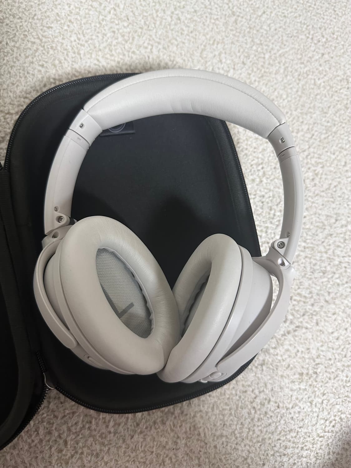 보스 QC45 화이트 스모크 노이즈캔슬링 헤드셋 상품이미지3