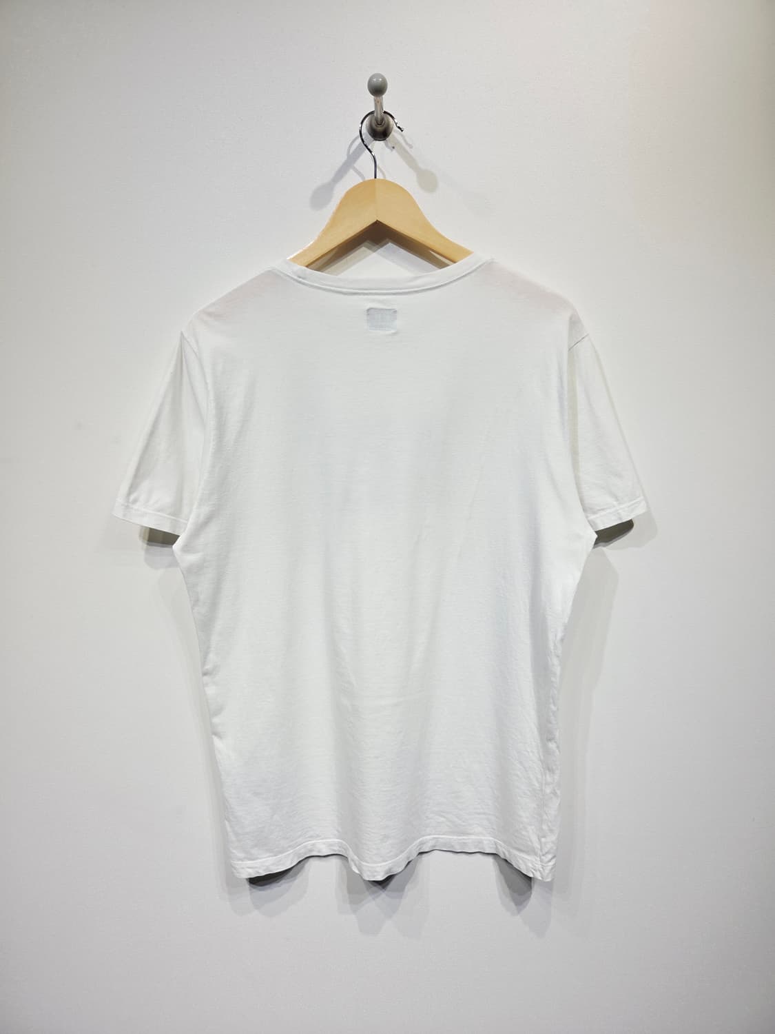 씨피컴퍼니(C.P. COMPANY) 스티치 로고 화이트 반팔 티셔츠 상품이미지6