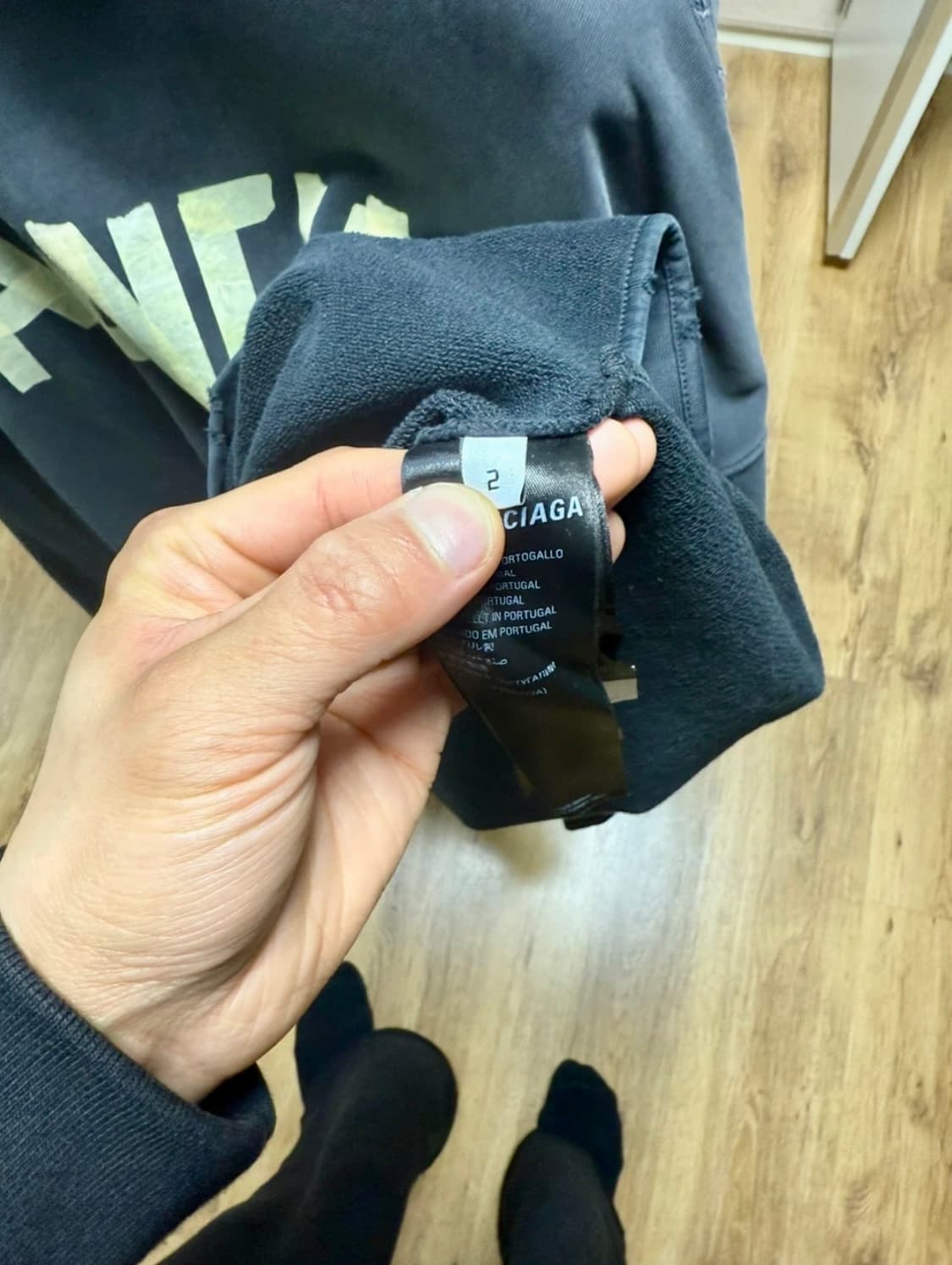 발렌시아가 테이프 타입 후드티 입니다. 상품이미지3