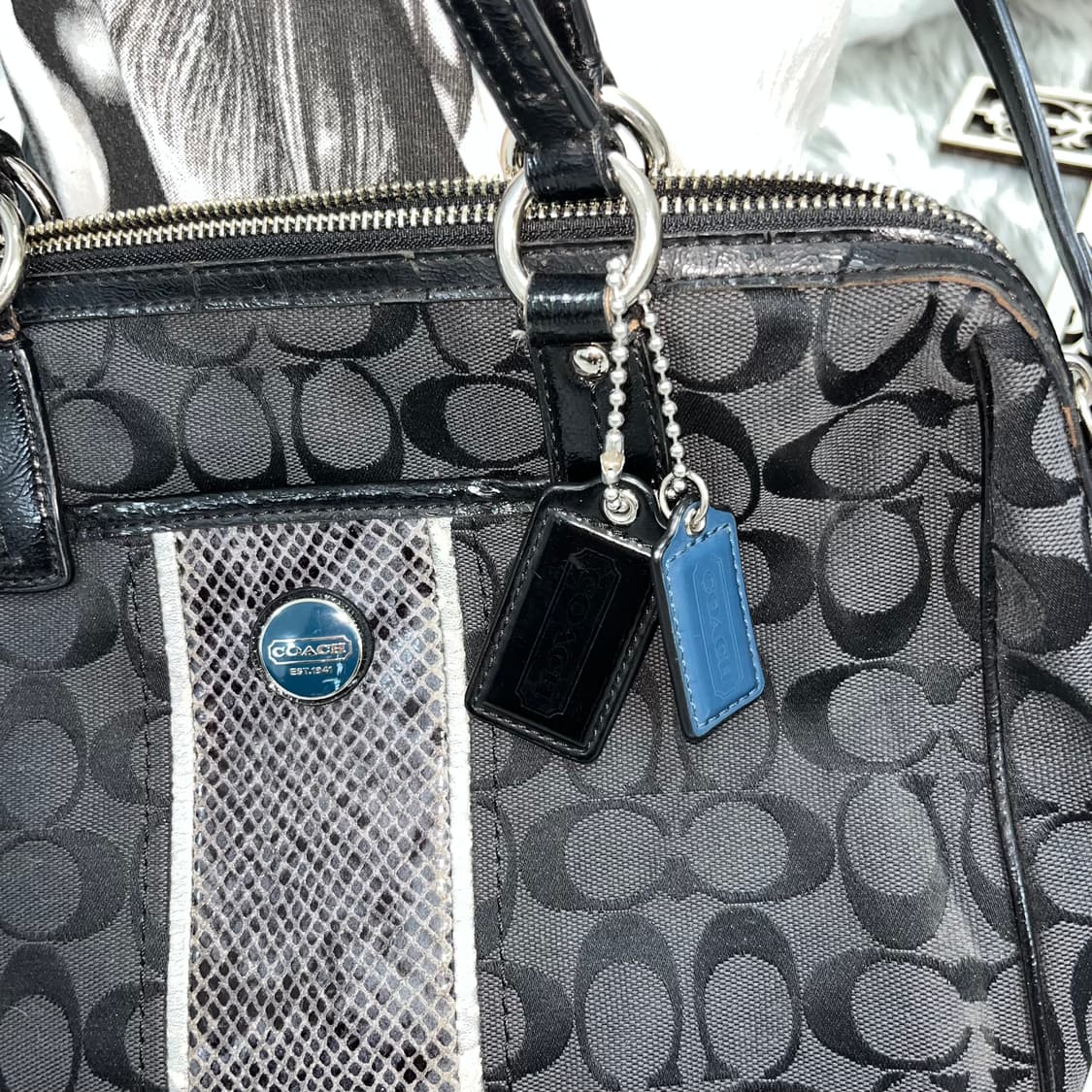 Coach 블랙 크로스백 상품이미지3