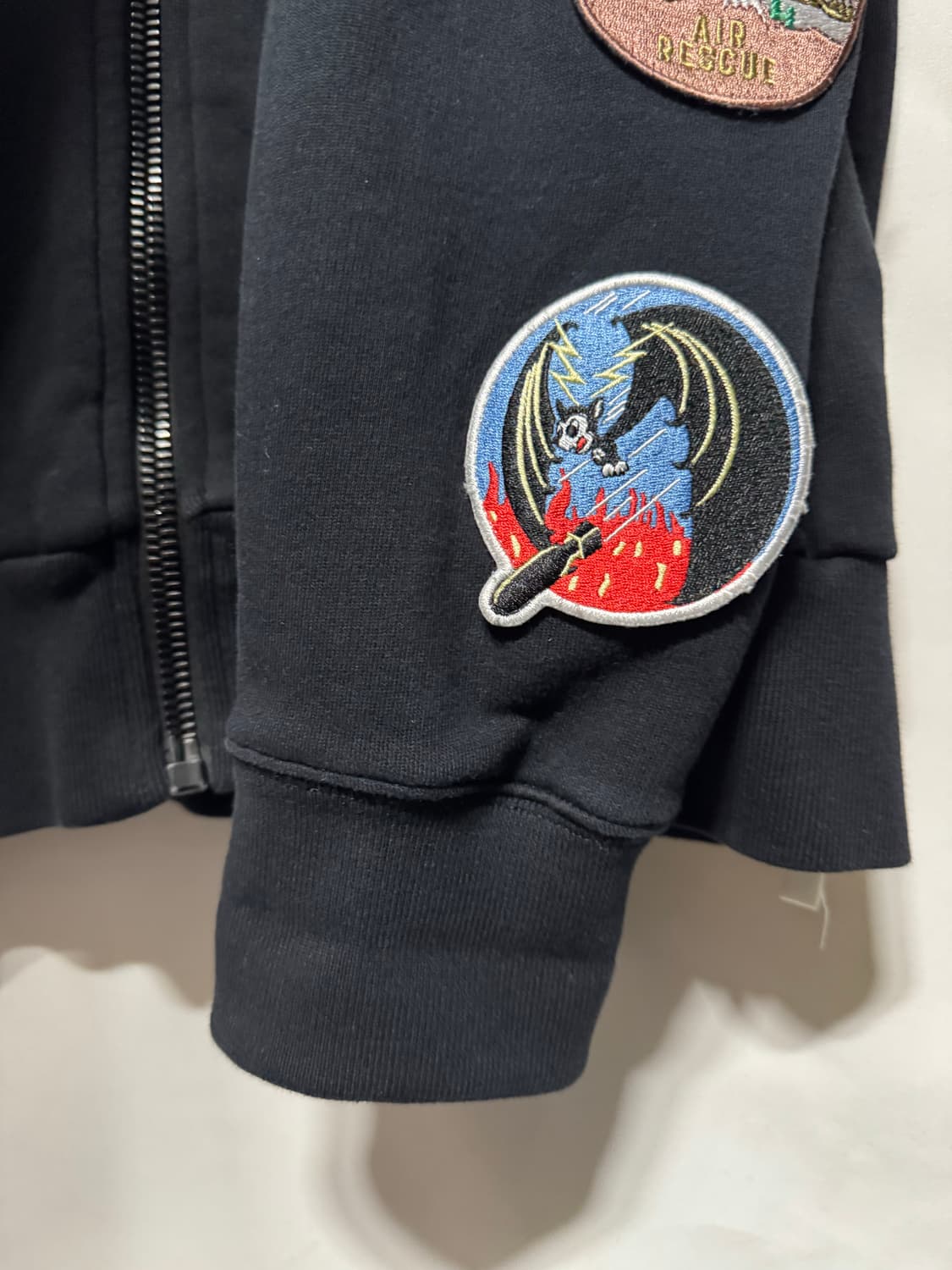 L 오프화이트 멀티패치 후드집업 상품이미지3