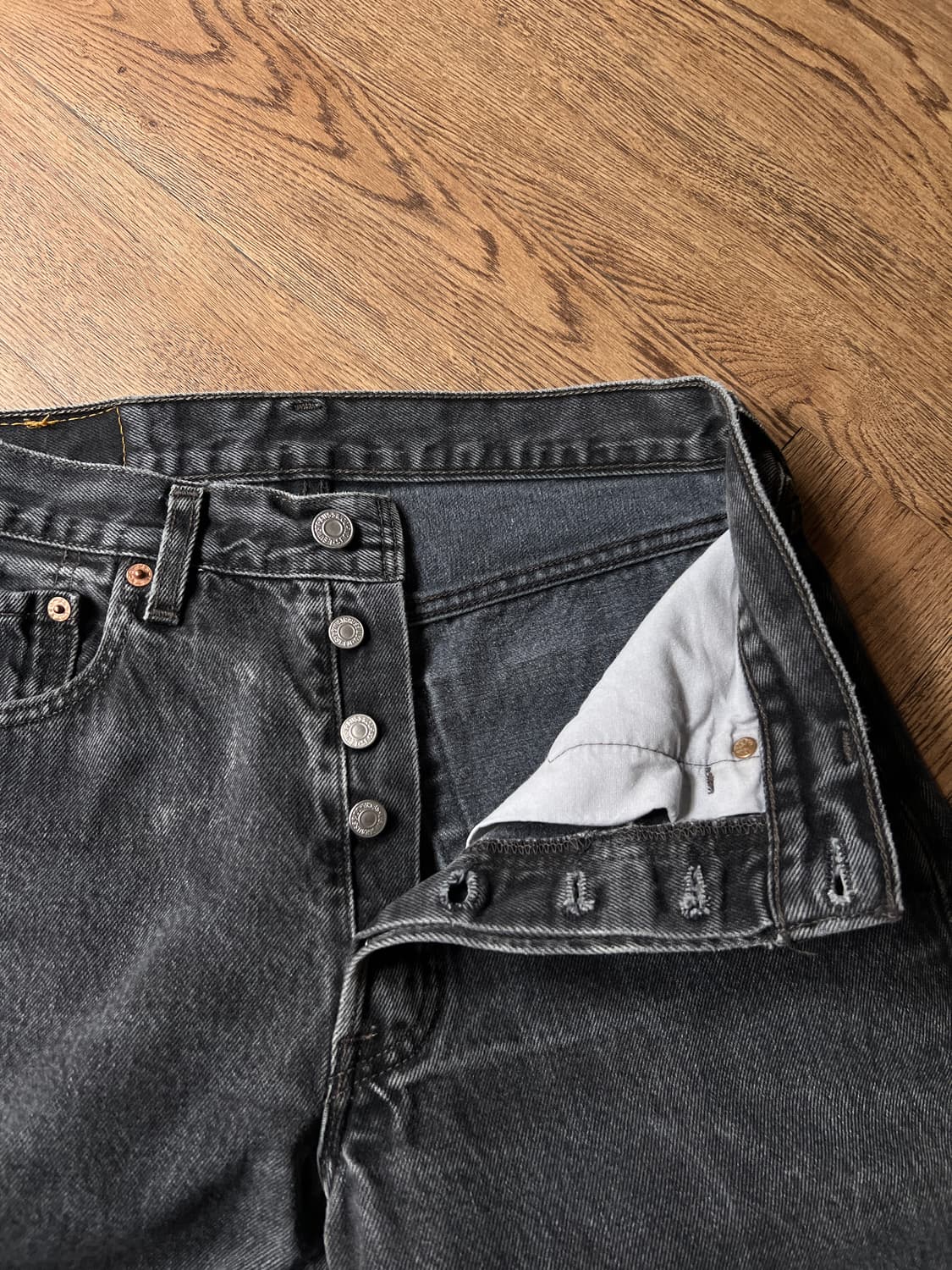 [31]90's 리바이스 501 USA Made 흑청 데님 팬츠 S23 상품이미지4