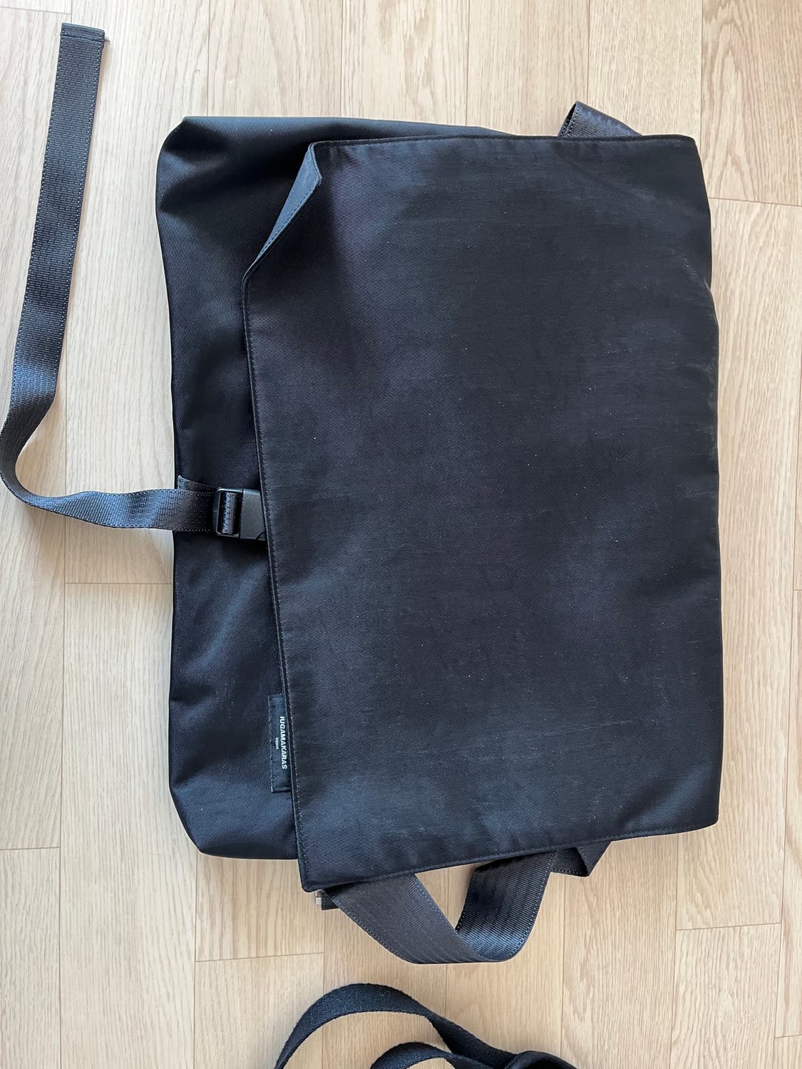 이우가마카라스 투버클 스퀘어백 상품이미지2