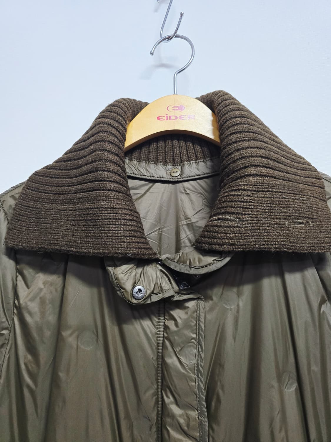 쿠카이 KOOKAI 카키색 구스패딩 코트 상품이미지2