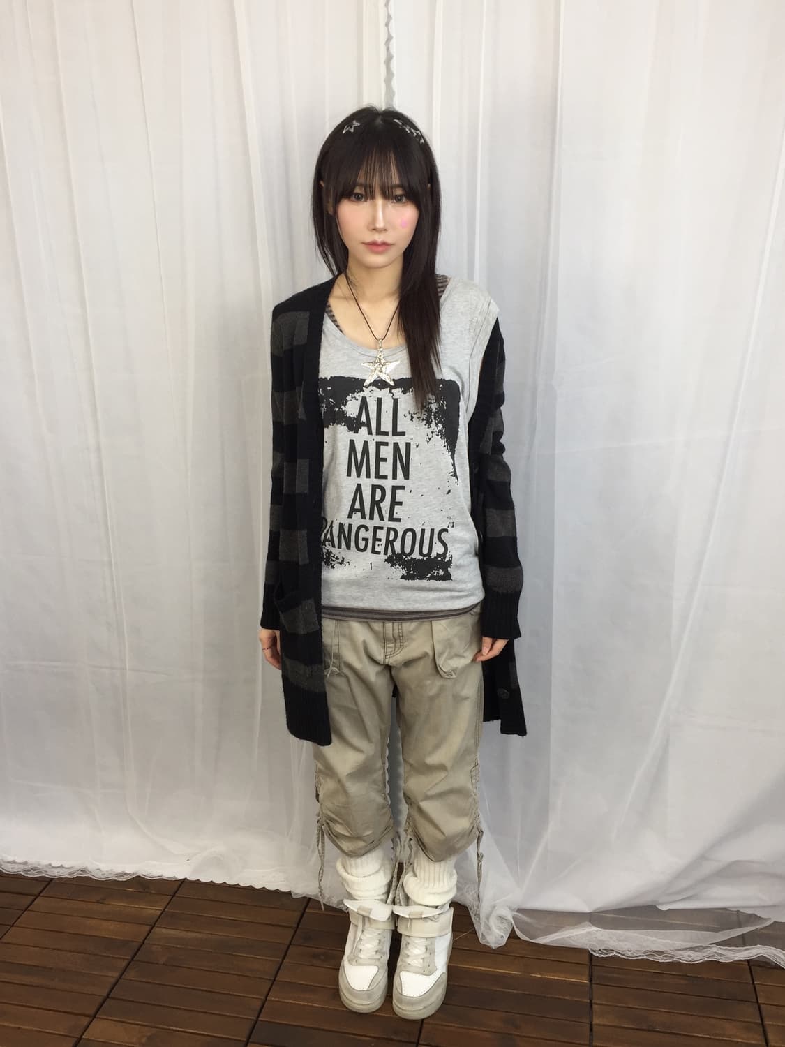 ‘SLY’ Gray Graphic Sleeveless Top 상품이미지1
