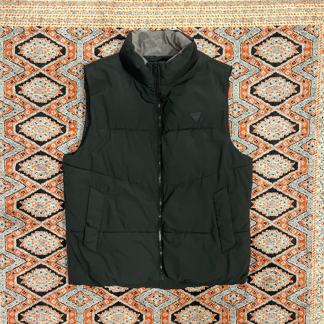 게스 차콜 패딩조끼 남성L 상품이미지1