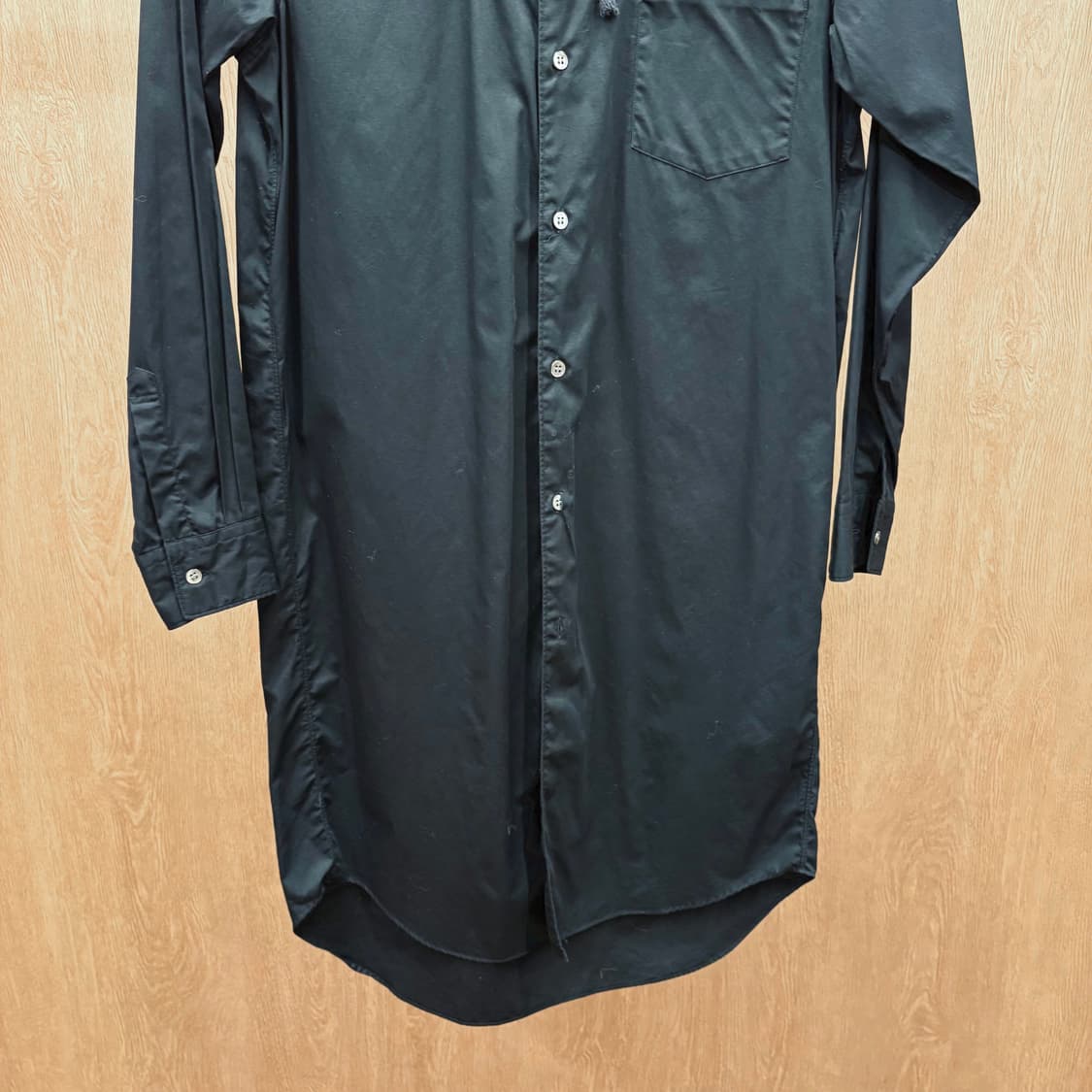 꼼데가르송 코튼 후드 롱 셔츠 자켓 프론트 버튼 다운 포켓 디테일 블랙 상품이미지5