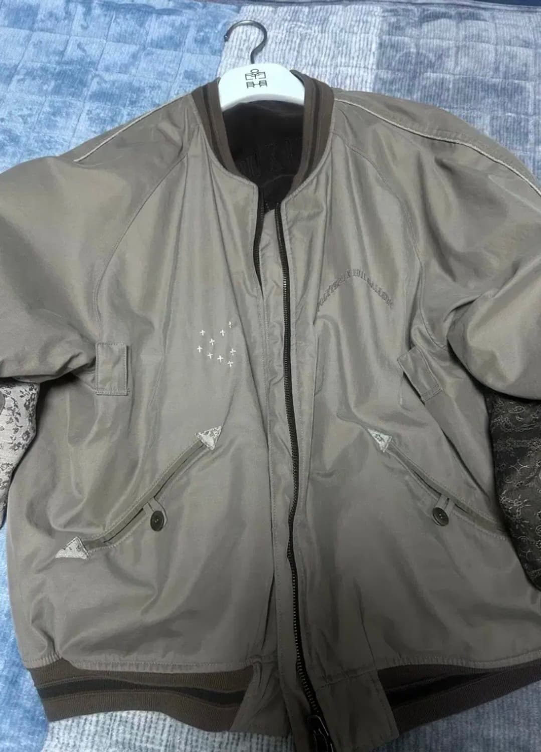 [4] 폴리테루 플로럴 수베니어 봄버 상품이미지2