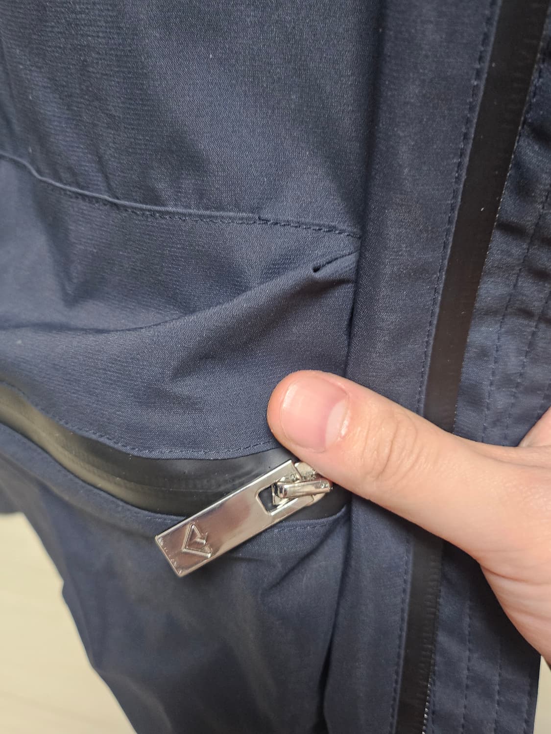 프라다 바람막이 자켓 XL사이즈 100정도 상품이미지3