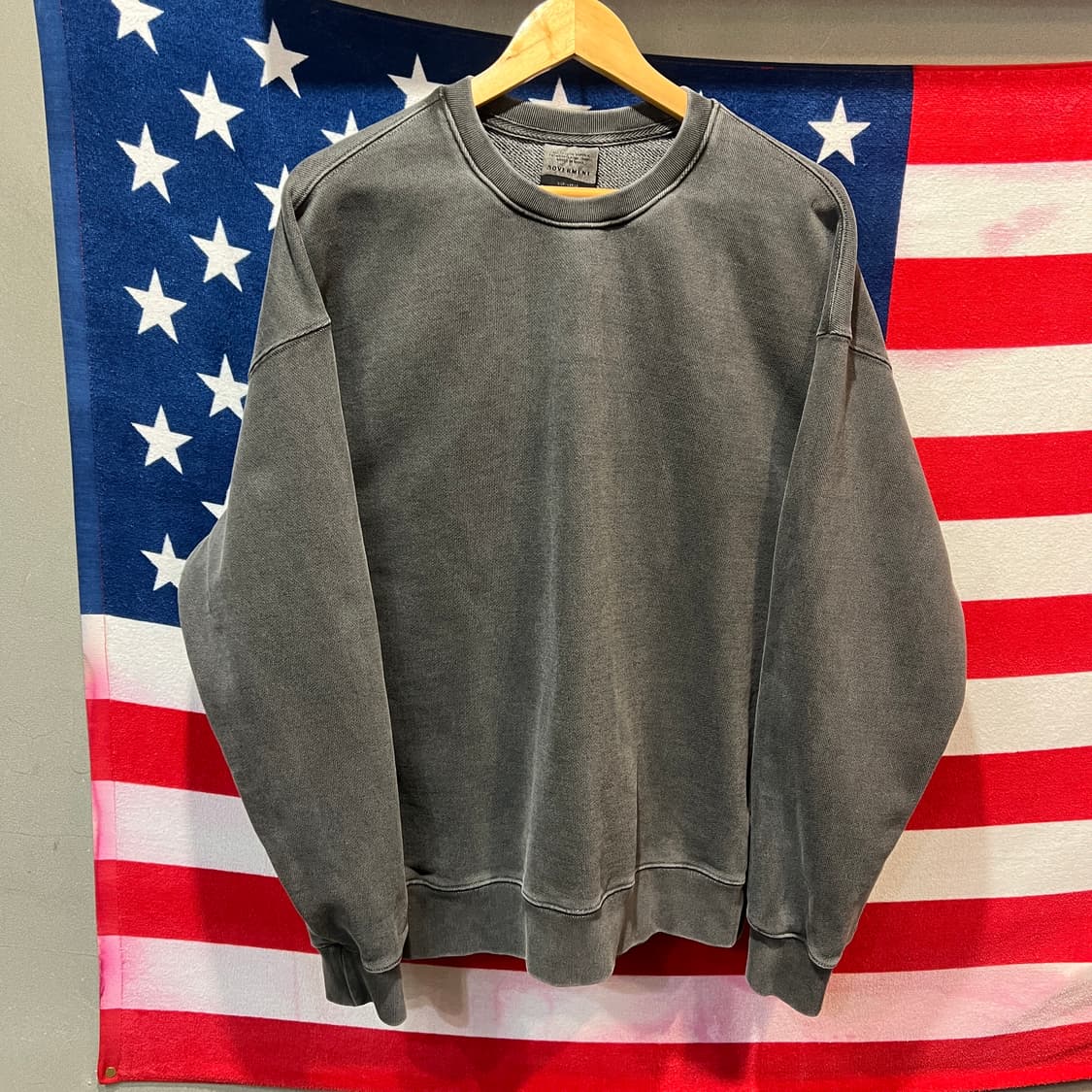 소버먼트 차콜 맨투맨 상품이미지1