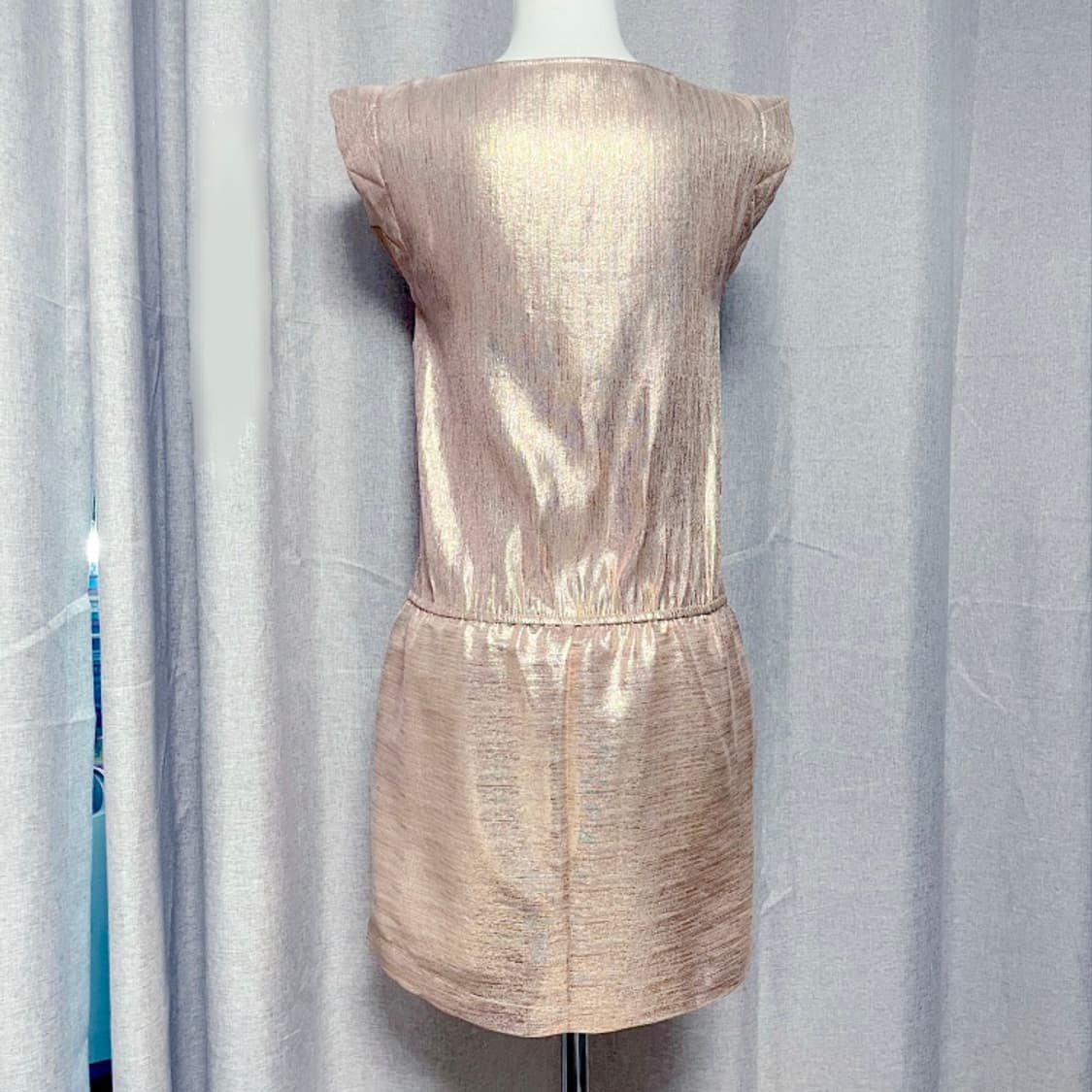 마쥬 maje 원피스 핑크골드 메탈릭 (표기36/44~날씬55) 상태최상 상품이미지3