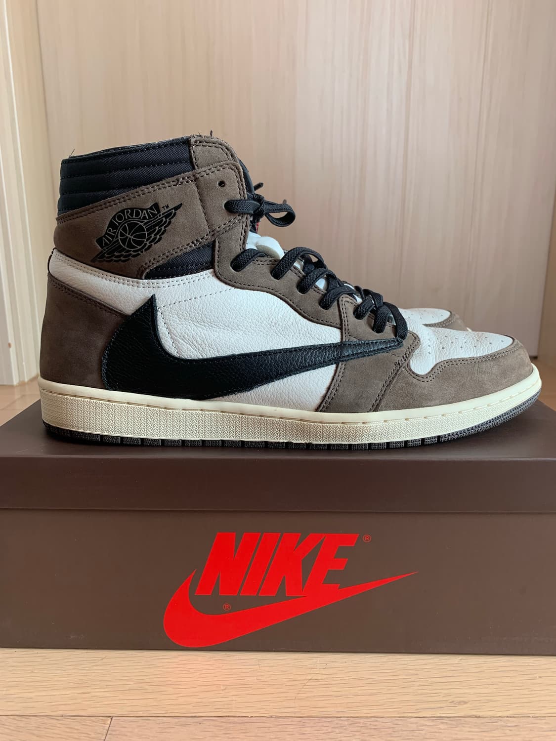 [320] 나이키 x 트래비스 스캇 조던1 하이 OG 상품이미지5