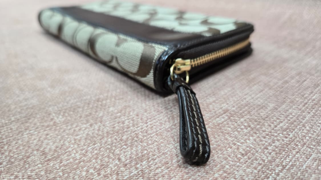 코치 여성용 지갑 브라운 클러치 지퍼와 버튼 상품이미지3