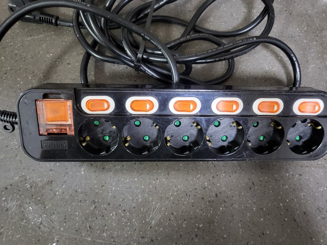 에이블루 6구 멀티탭 콘센트 개별스위치 us형/3구.6구 멀티탭 상품이미지3