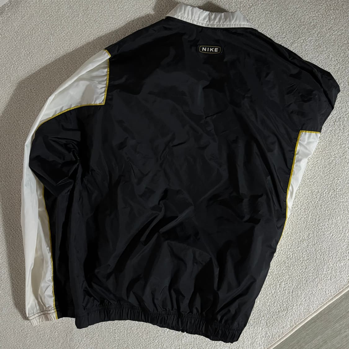 나이키 올드스쿨 검흰 옐로포인트 윈드브레이커 바람막이 상품이미지4