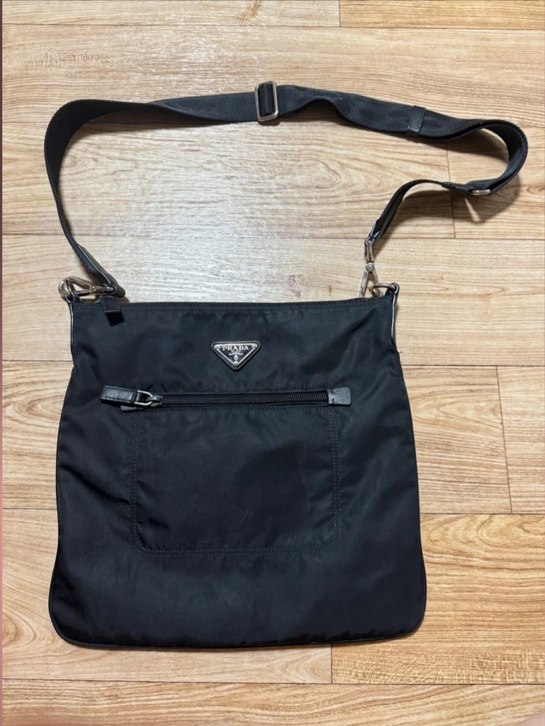 프라다 블랙 크로스백 상품이미지1