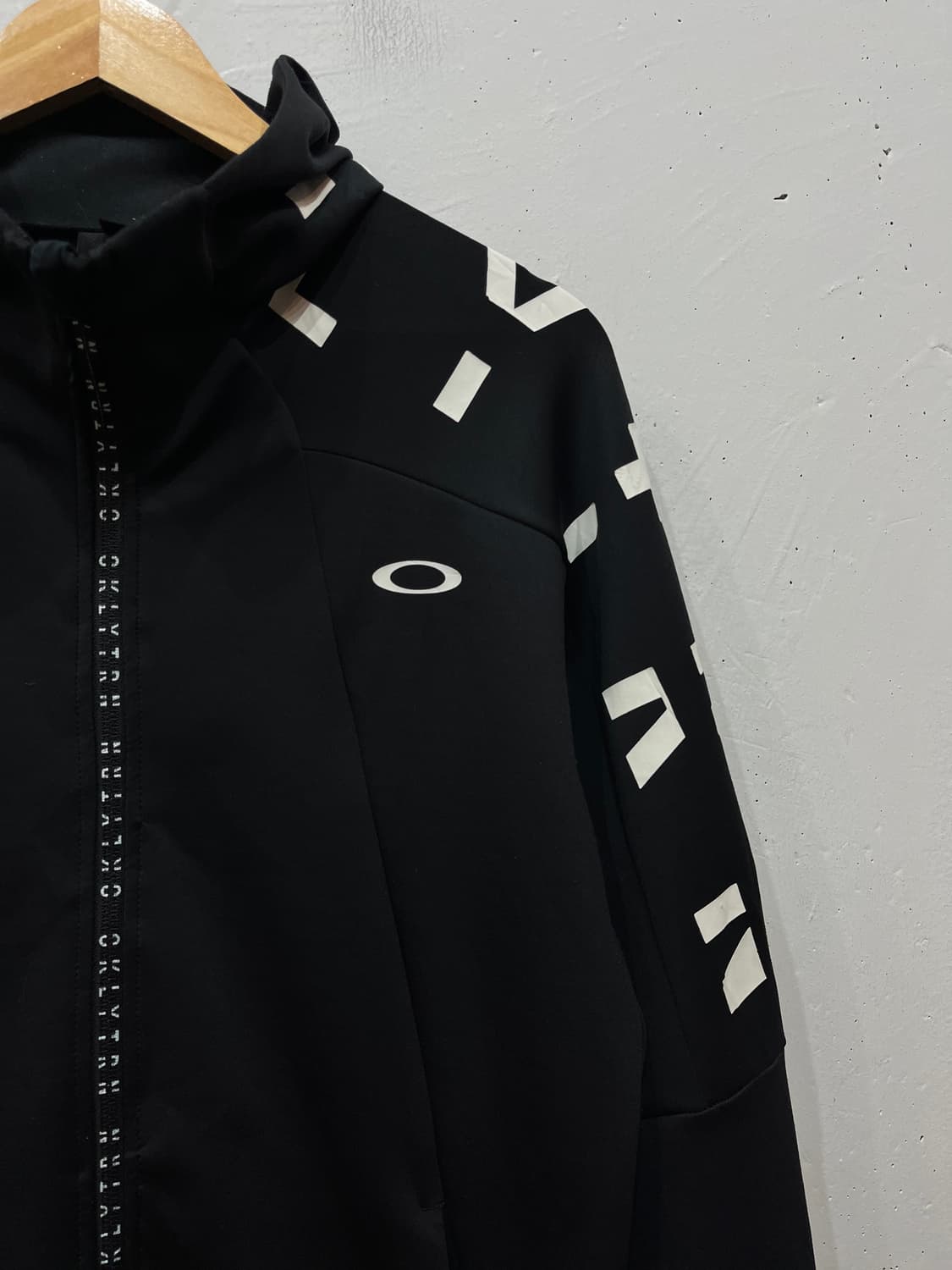 오클리 하이넥 후드집업  상품이미지2