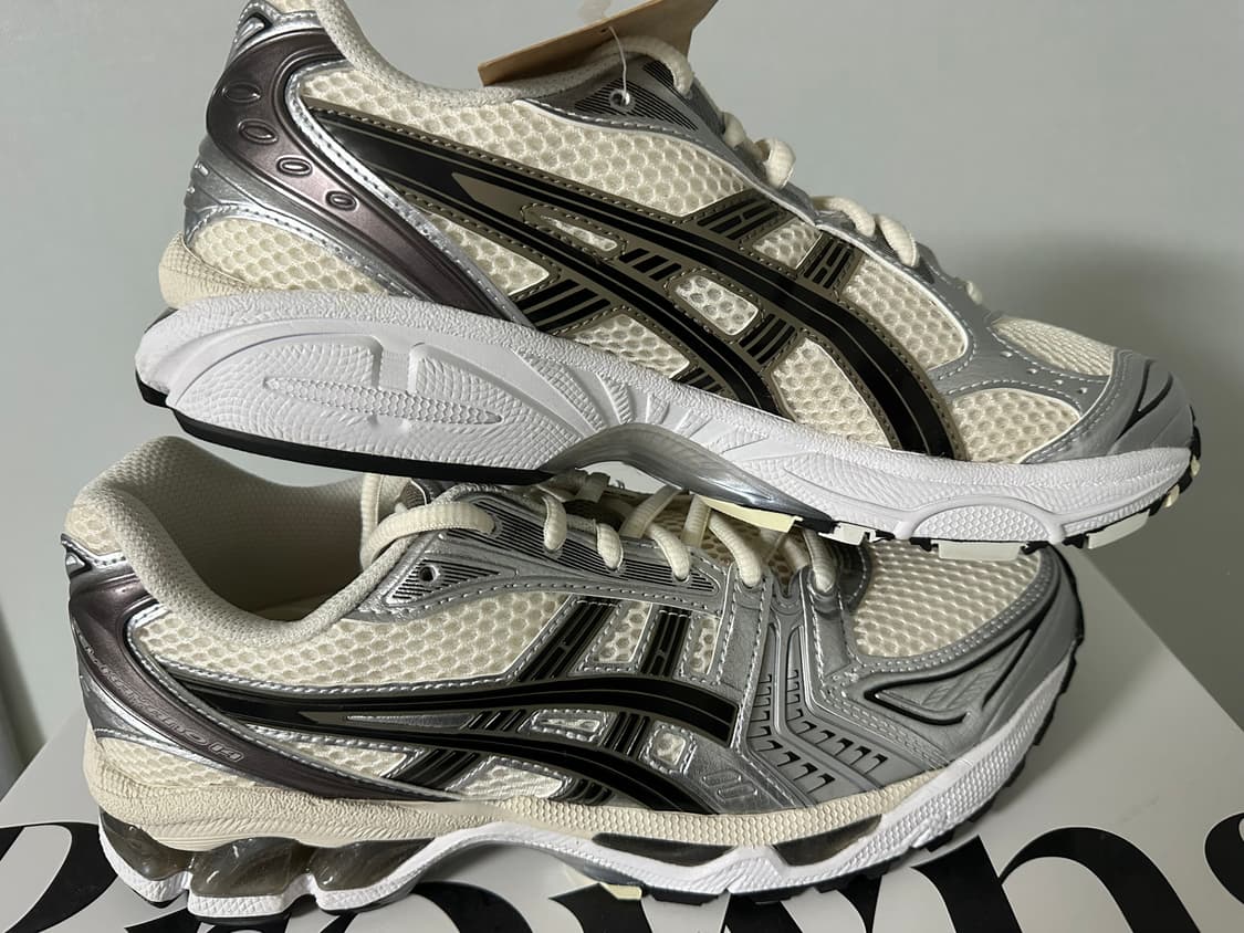 아식스 젤 카야노 14 크림 블랙 250 사이즈 판매합니다. 상품이미지6