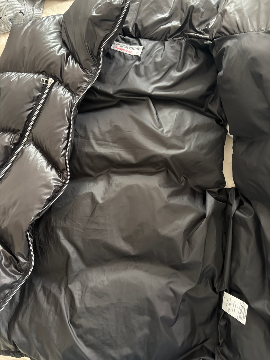 더뮤지엄비지터 블랙 패딩 베스트 상품이미지2