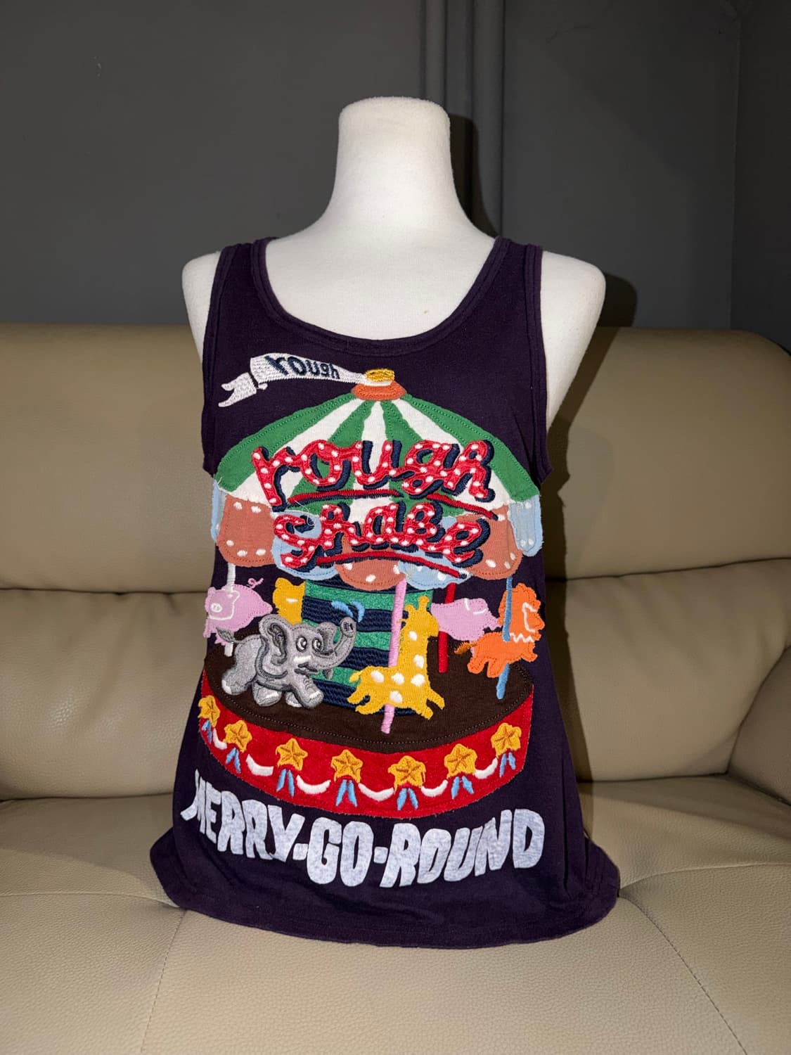Rough animal embroidered sleeveless 상품이미지1