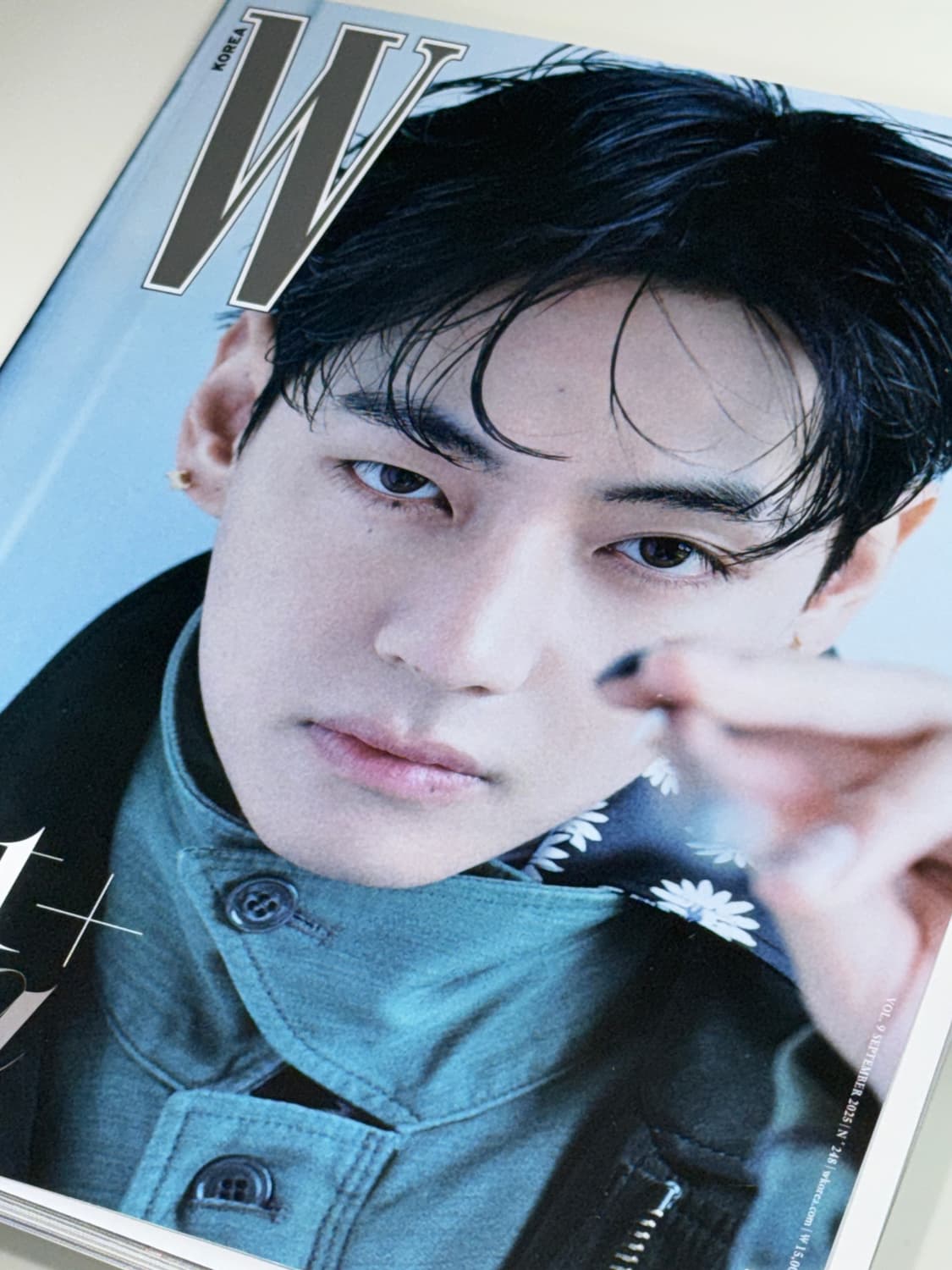 신품 / W Korea BTS V 더블유매거진 뷔  상품이미지2