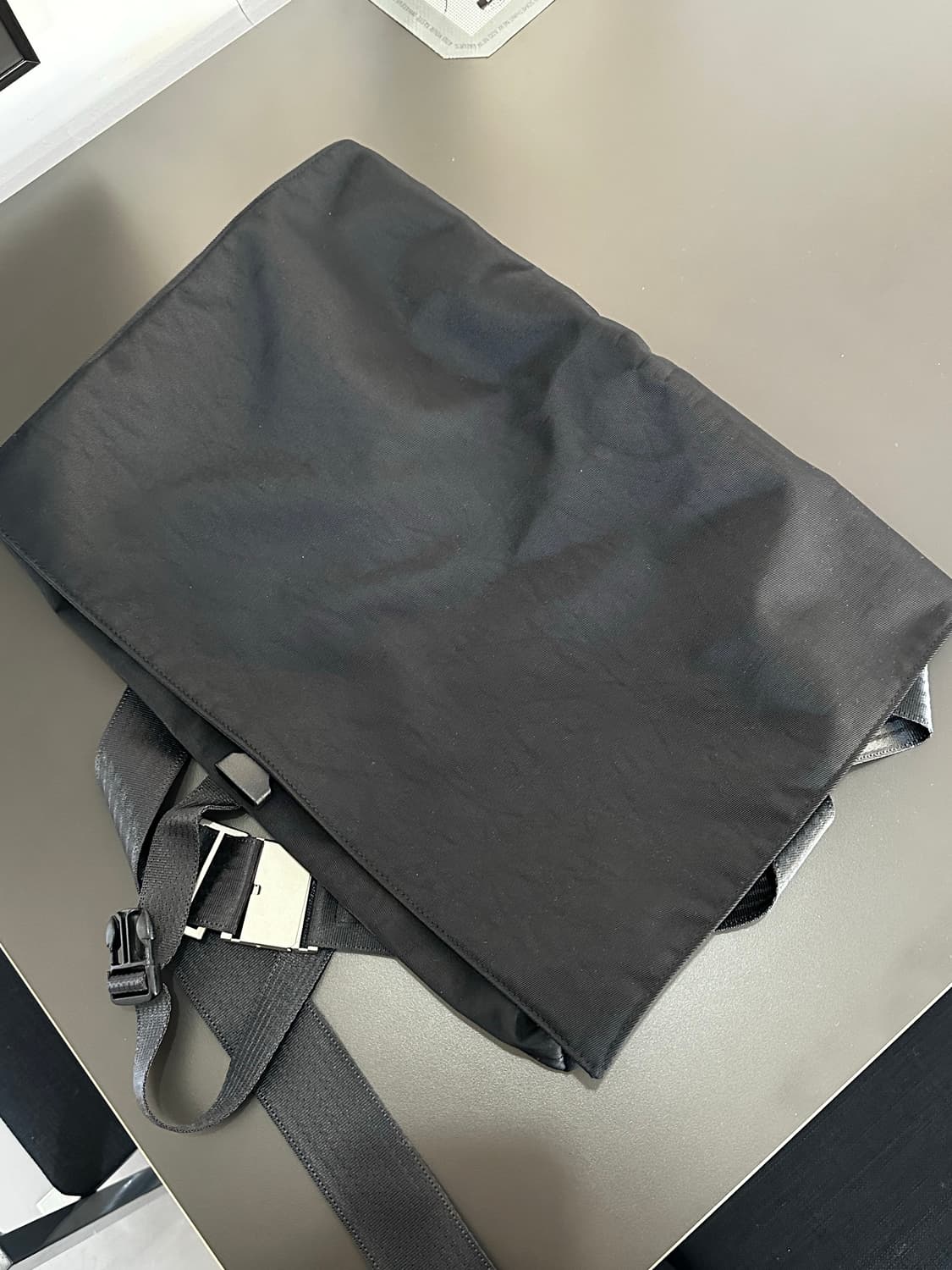 이우가마카라스 크로스백 상품이미지1