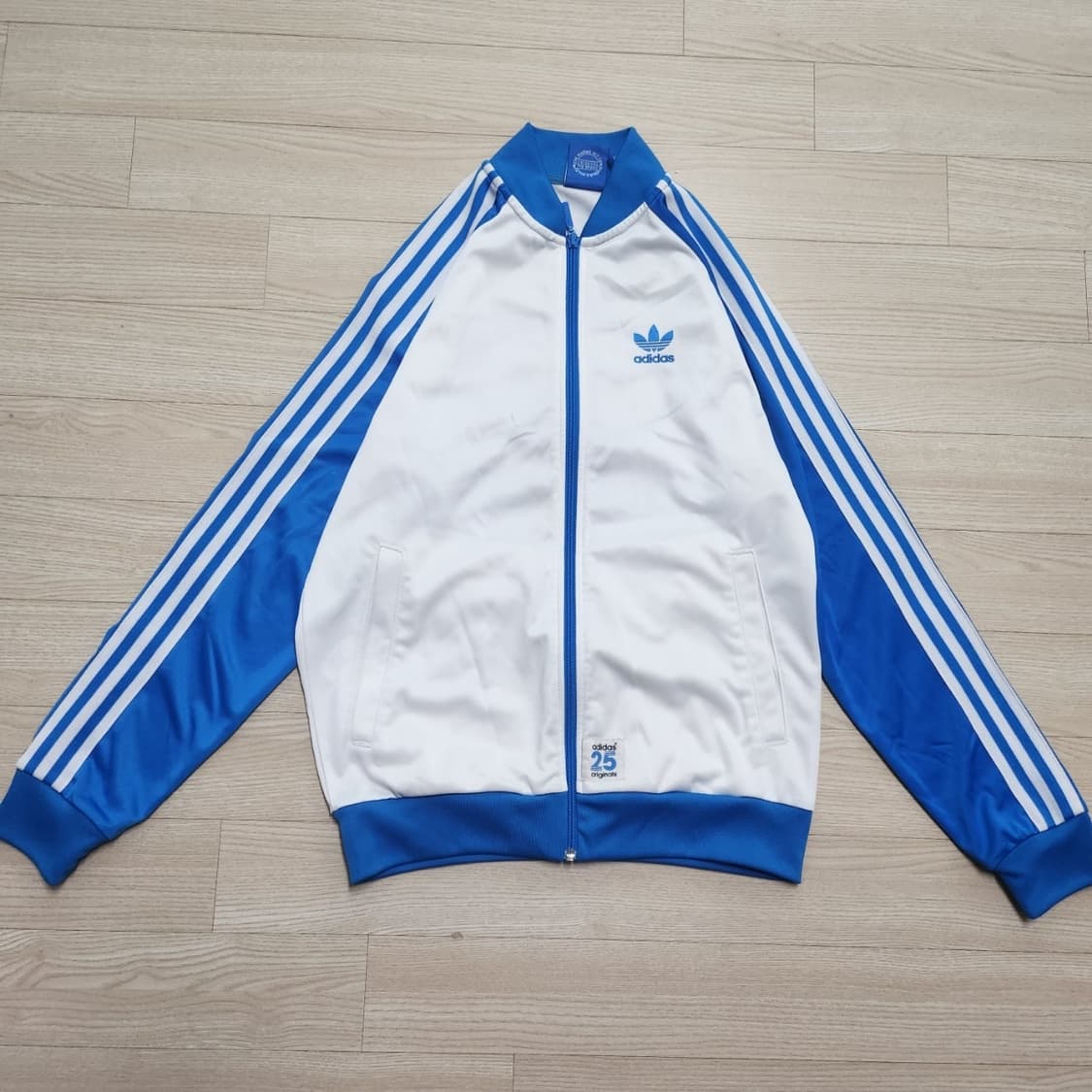 아디다스 니고 베어 슈퍼스타 트랙탑 (화이트+블루) 상품이미지2