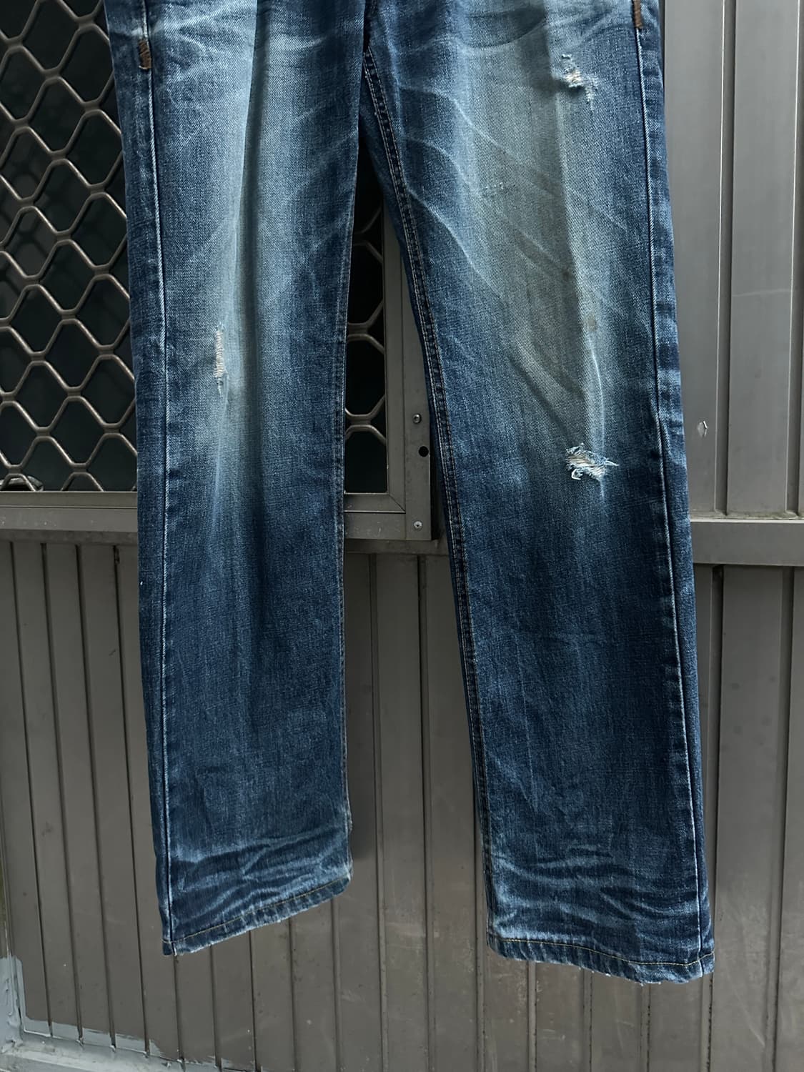 Upset jeans fade lines destroyed denim  상품이미지4